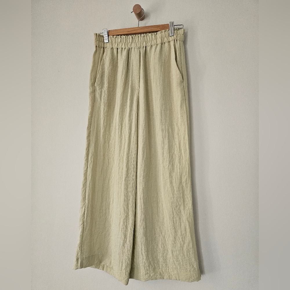 H&M Crinkle Flowy Crop Pants  Small